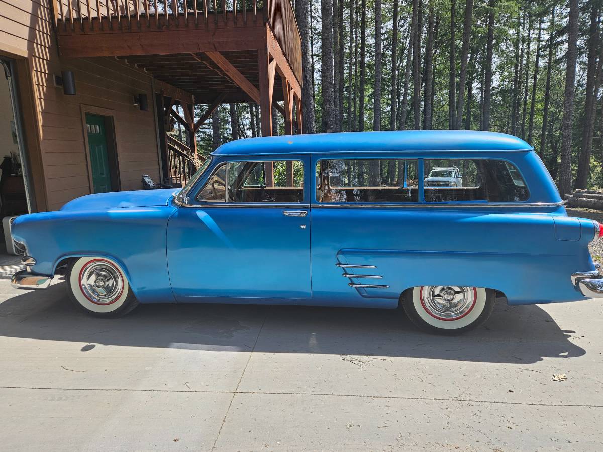 Ford-ranch-wagon-1953-blue-2