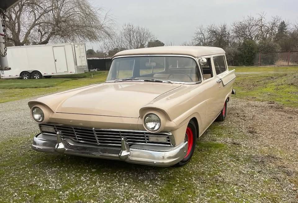 Ford-ranch-wagon-1957