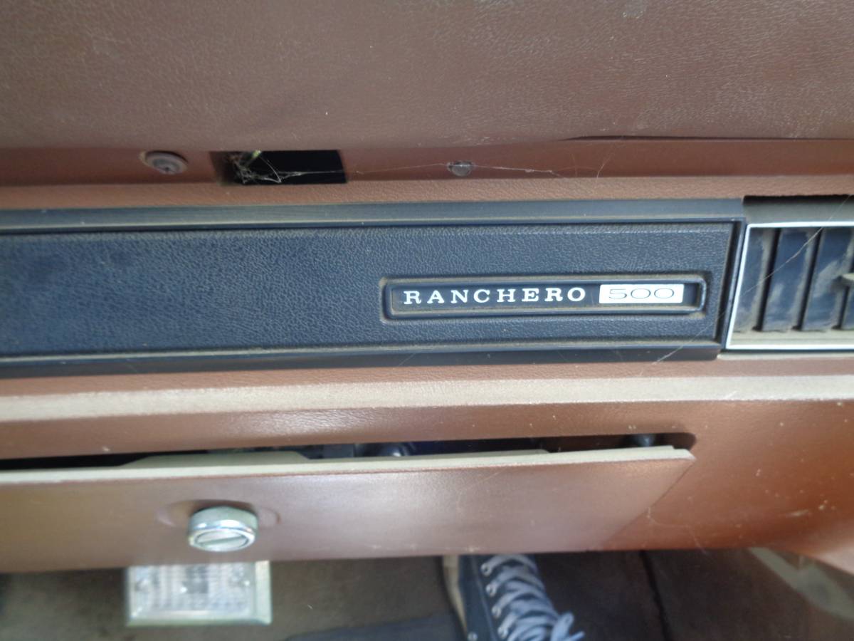 Ford-ranchero-1974-brown-8