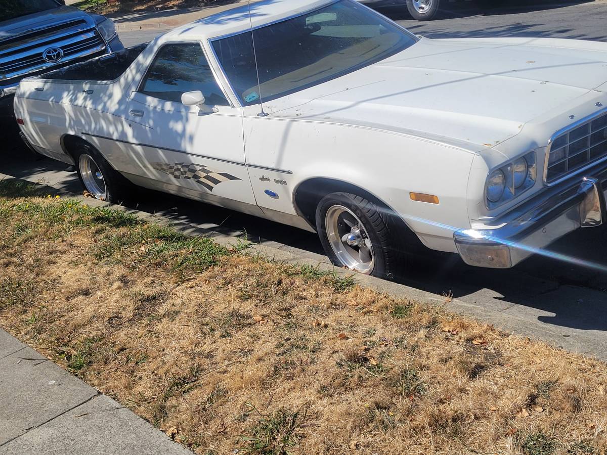 Ford-ranchero-500-gt-1973-white