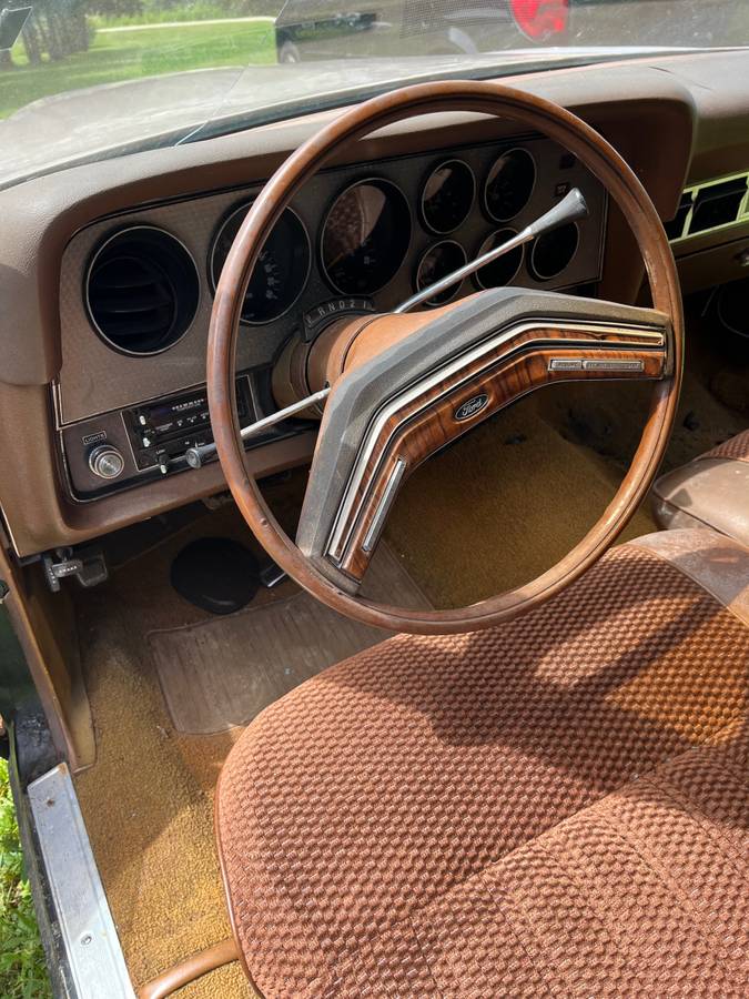 Ford-ranchero-and-chevy-corvette-1977-3