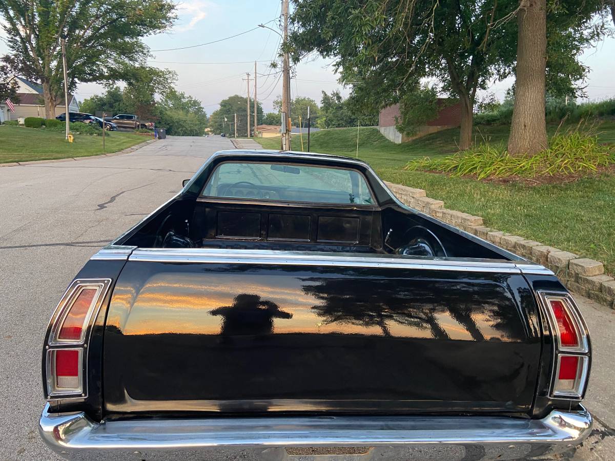 Ford-ranchero-gt-broughm-1979-black-1