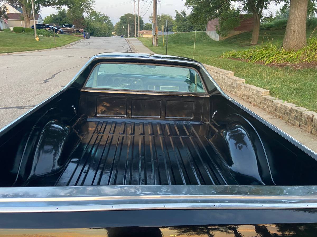 Ford-ranchero-gt-broughm-1979-black-2