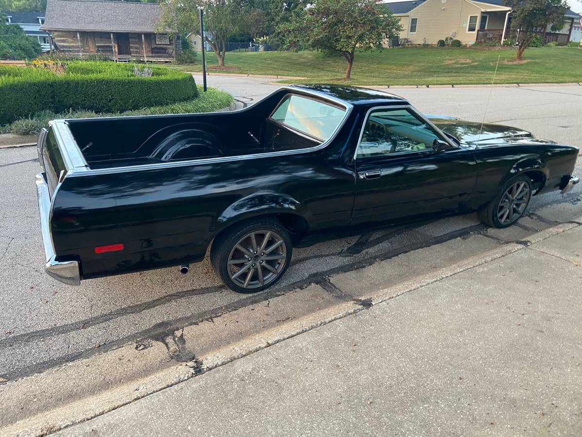 Ford-ranchero-gt-broughm-1979-black-5