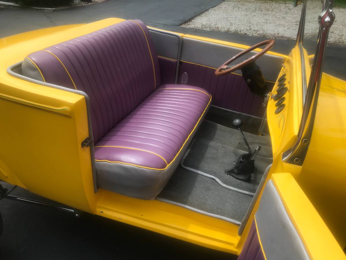 Ford-roadster-1928-3