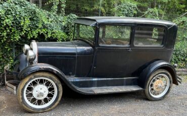 Ford-sedan-1928-black-2