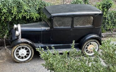 Ford-sedan-1928-black-3