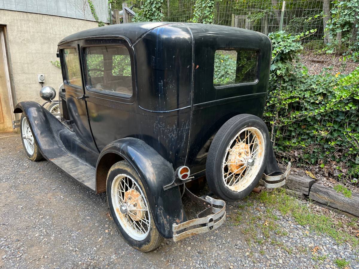 Ford-sedan-1928-black