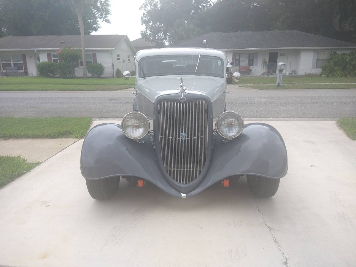 Ford-sedan-1934-grey-1