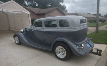 Ford-sedan-1934-grey-2