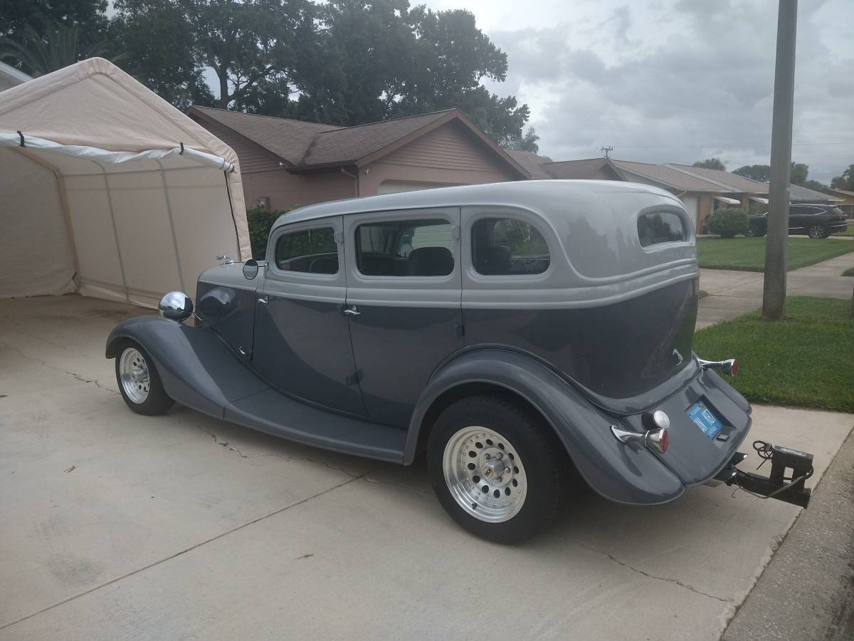 Ford-sedan-1934-grey-2
