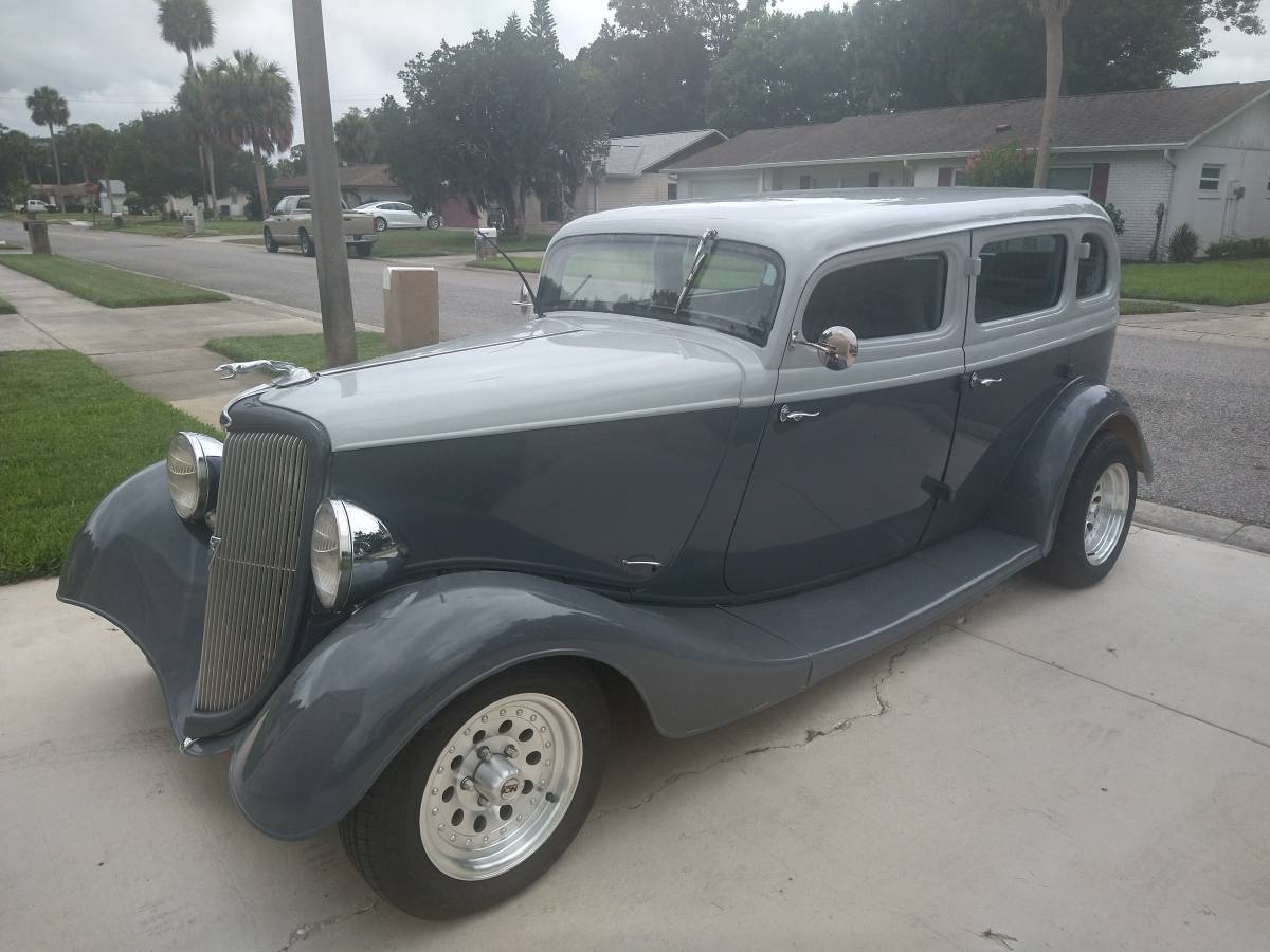 Ford-sedan-1934-grey