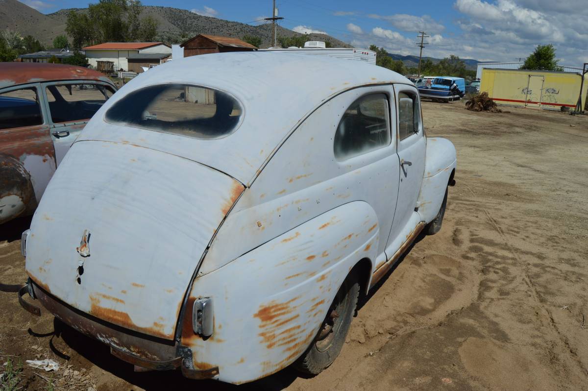 Ford-sedan-1941-grey-13