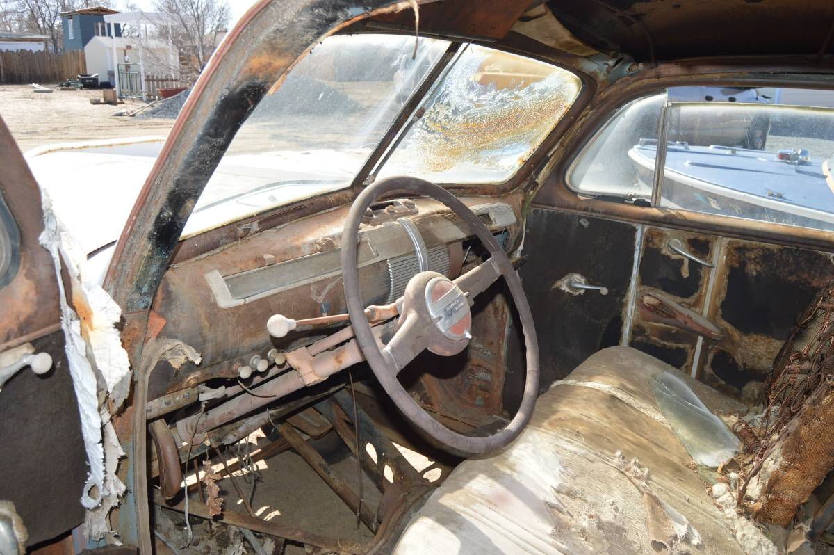Ford-sedan-1941-grey-4