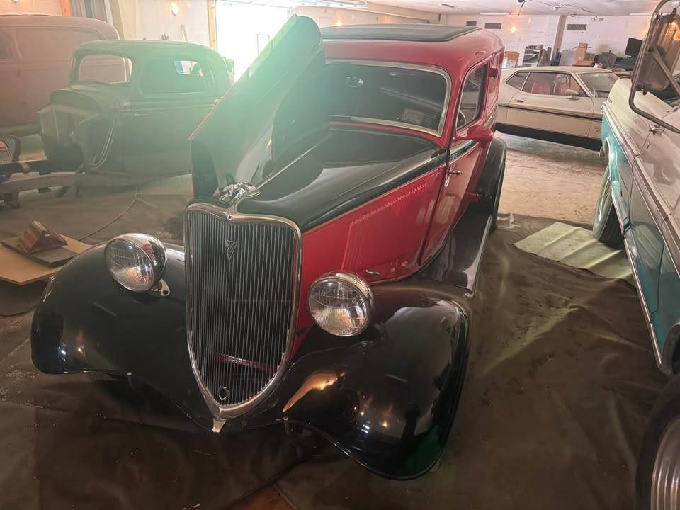 Ford-sedan-delivery-1933-red-1
