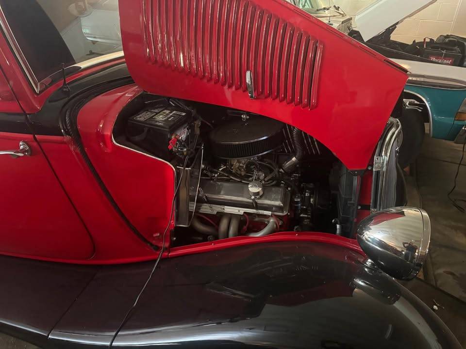 Ford-sedan-delivery-1933-red-2