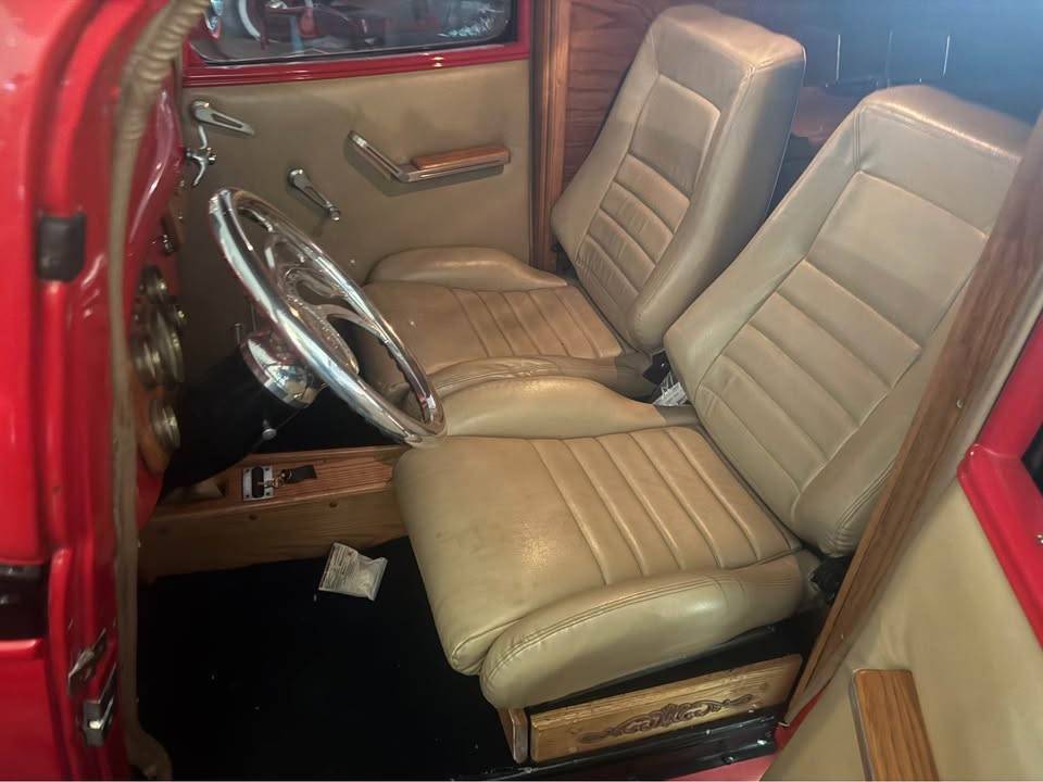 Ford-sedan-delivery-1933-red-4