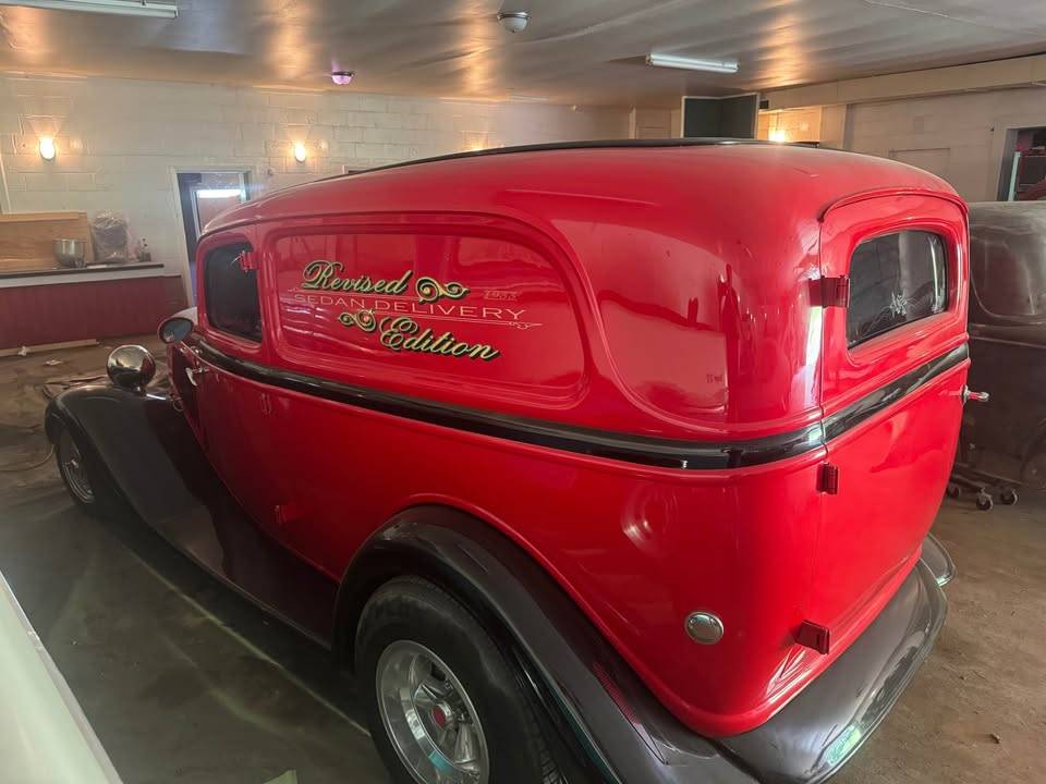 Ford-sedan-delivery-1933-red-5