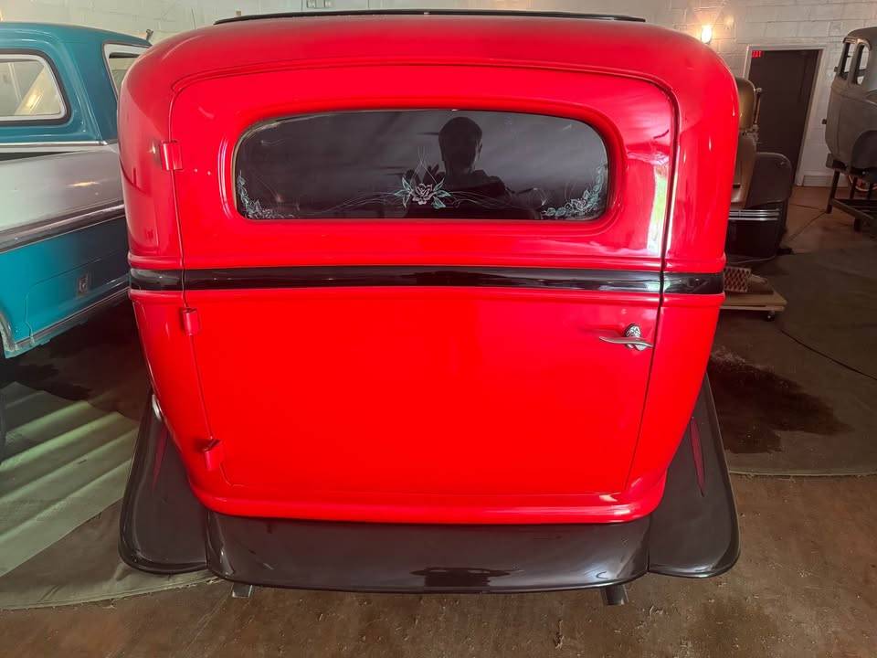 Ford-sedan-delivery-1933-red-6