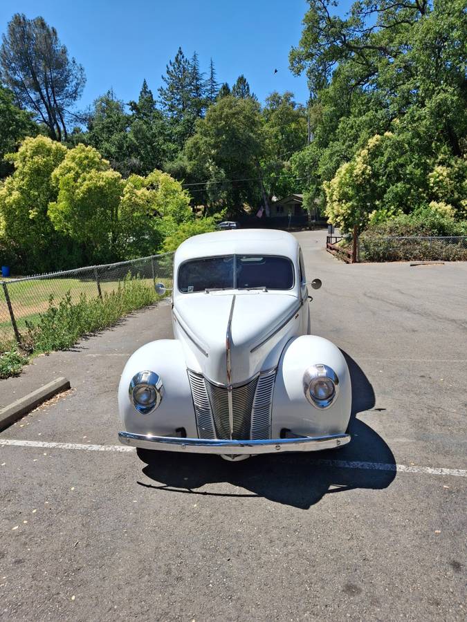 Ford-sedan-delivery-1940-white-1
