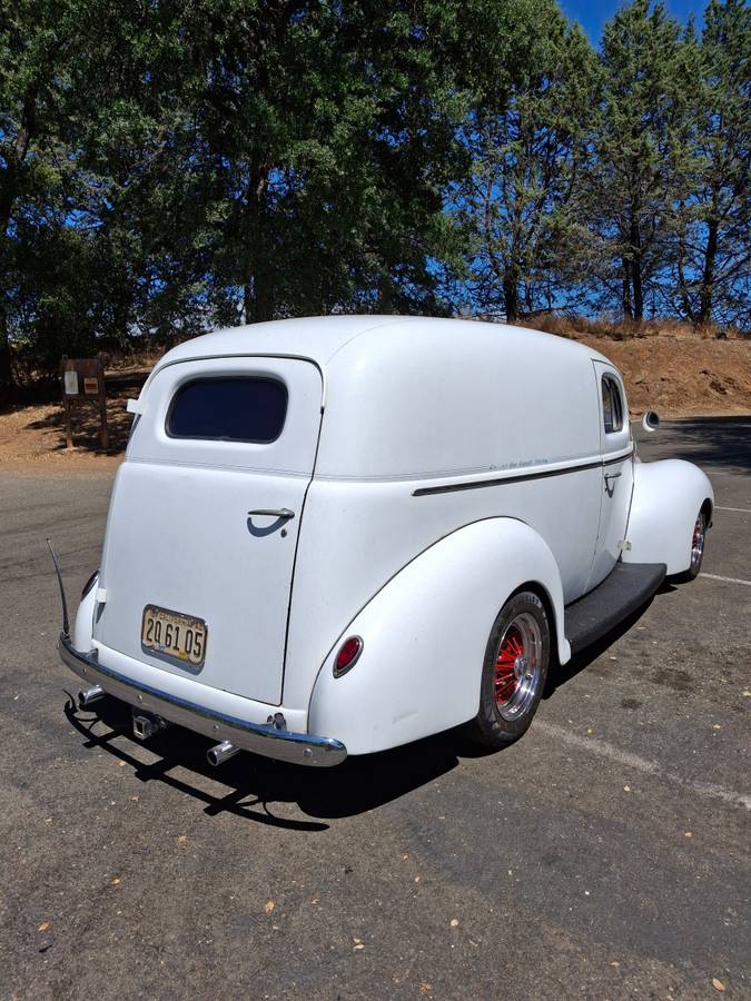 Ford-sedan-delivery-1940-white-2