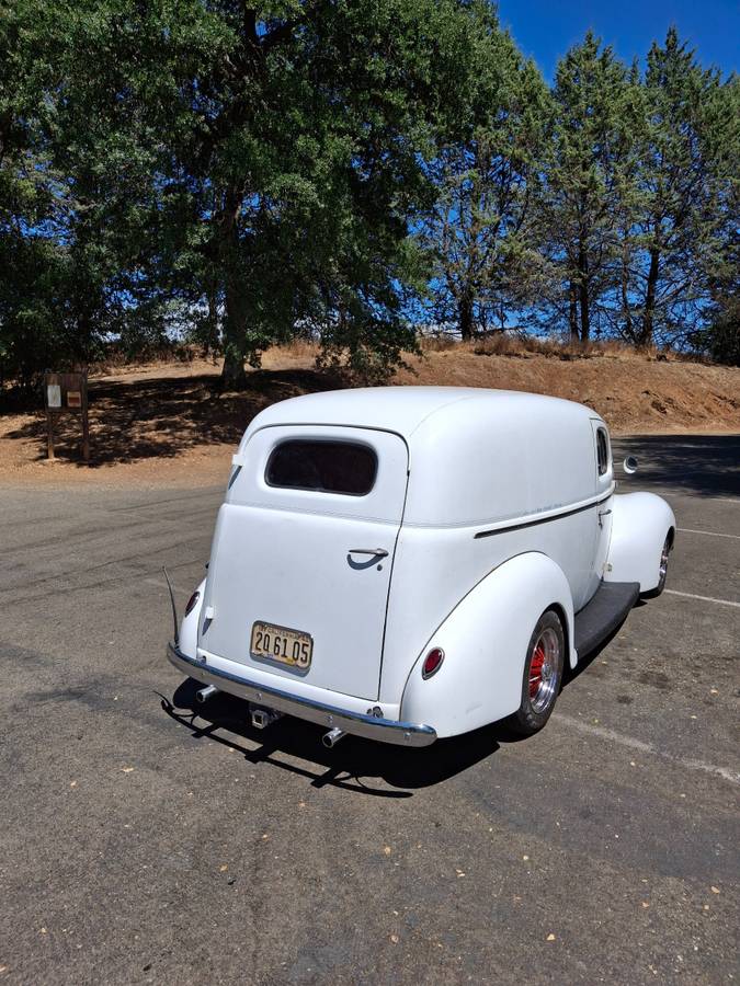 Ford-sedan-delivery-1940-white-5