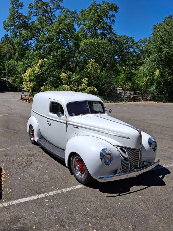Ford-sedan-delivery-1940-white