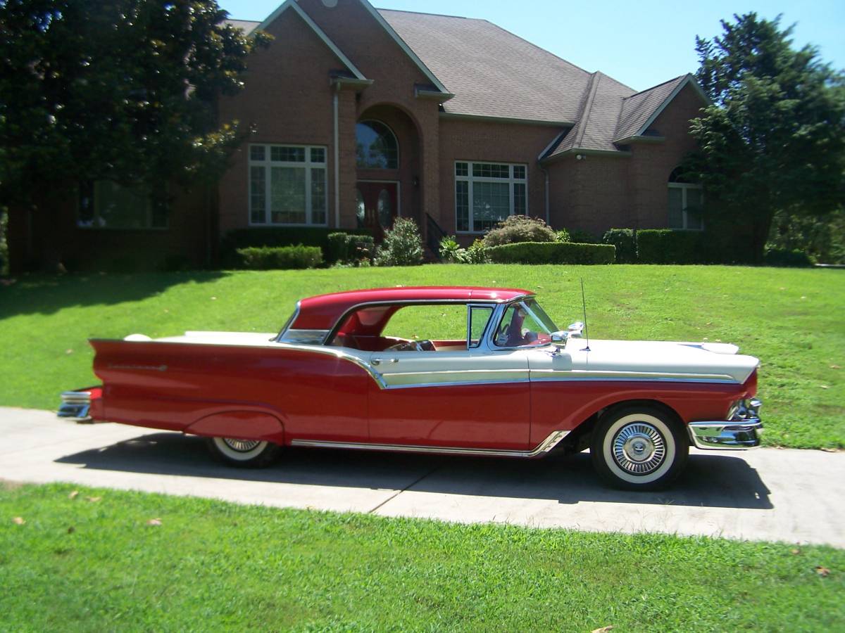 Ford-skyliner-convertible-1970-white-1
