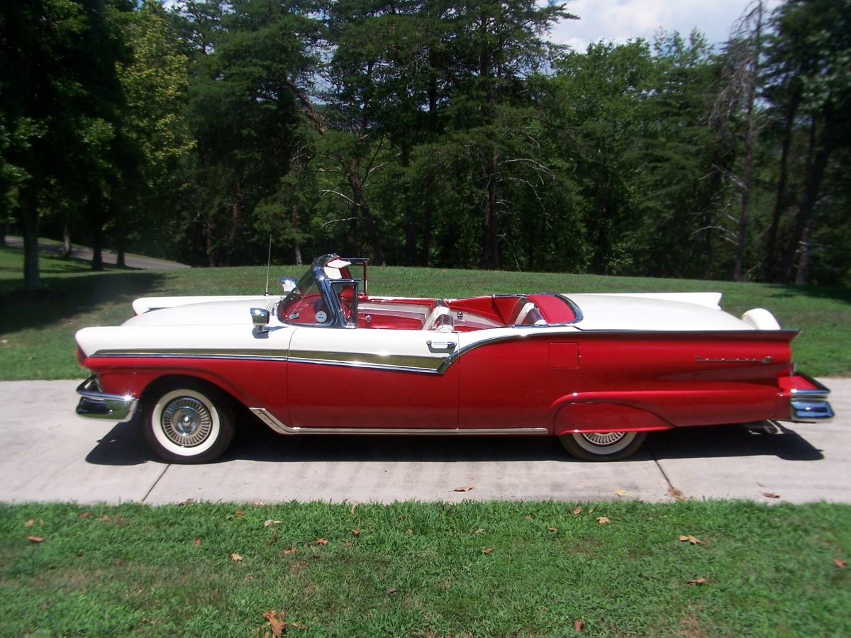 Ford-skyliner-convertible-1970-white-17