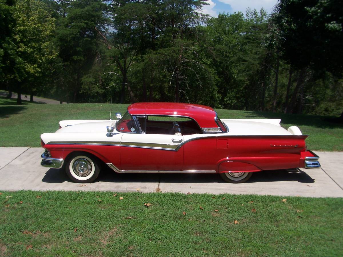 Ford-skyliner-convertible-1970-white-18