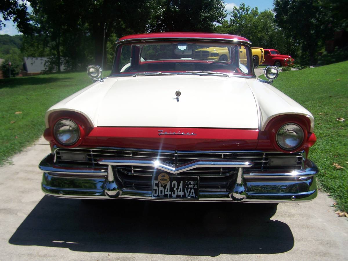 Ford-skyliner-convertible-1970-white