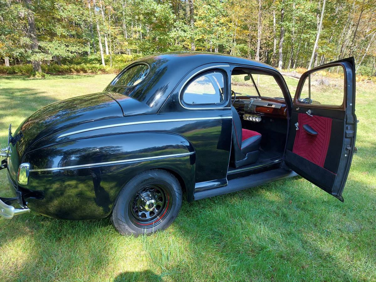 Ford-super-deluxe-1941-black-1