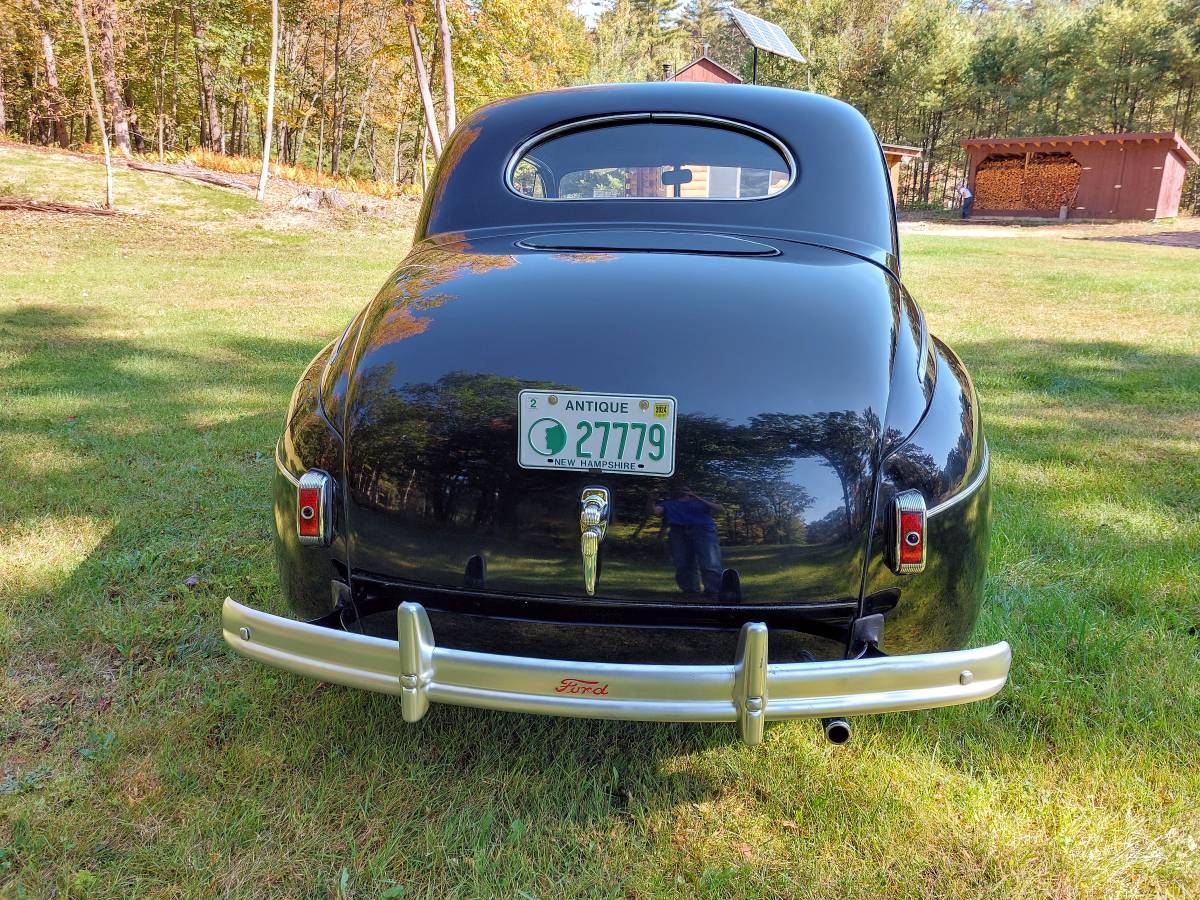 Ford-super-deluxe-1941-black-5