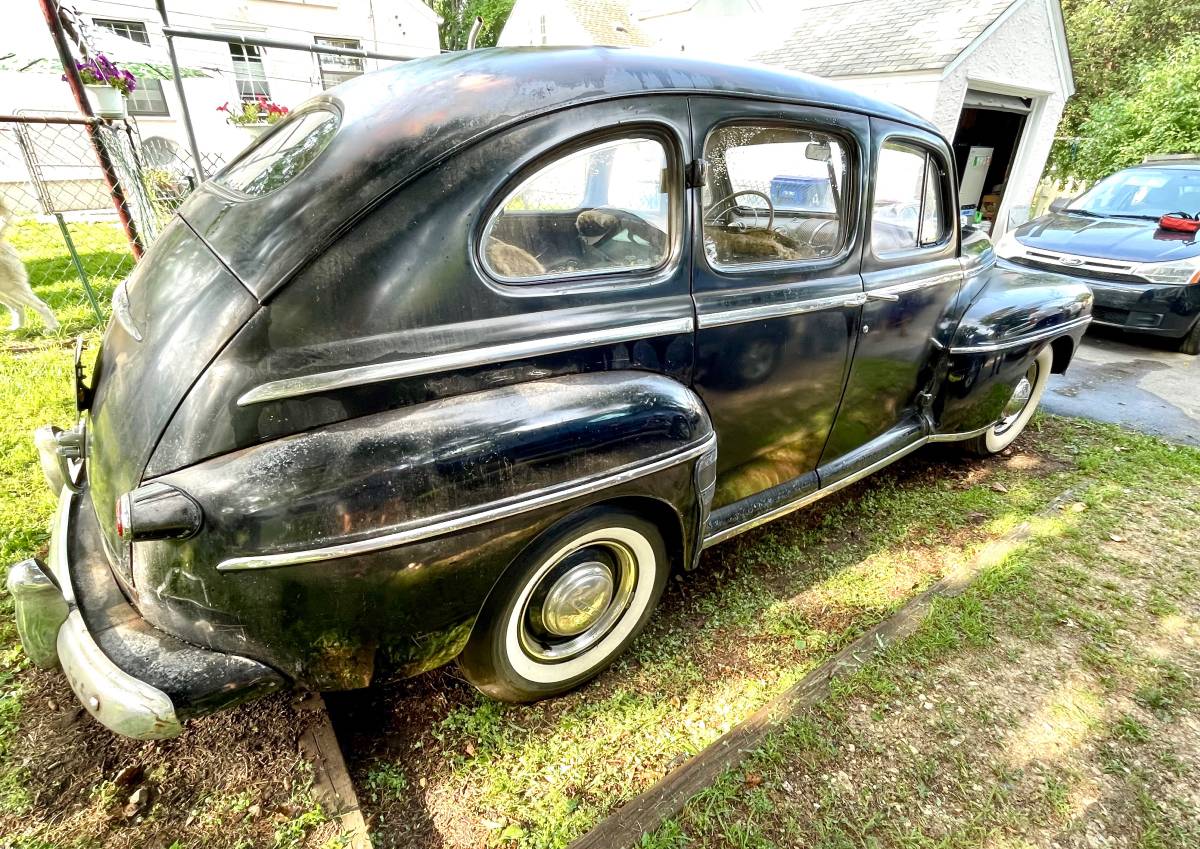Ford-super-deluxe-1947-black-11