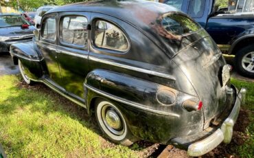 Ford-super-deluxe-1947-black-12