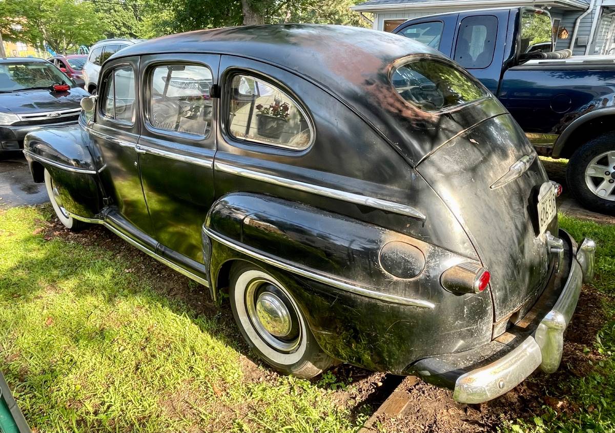 Ford-super-deluxe-1947-black-12