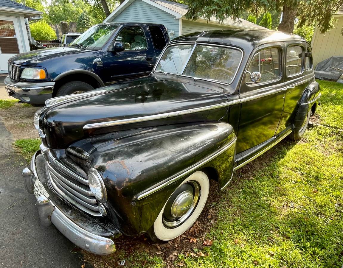 Ford-super-deluxe-1947-black-2