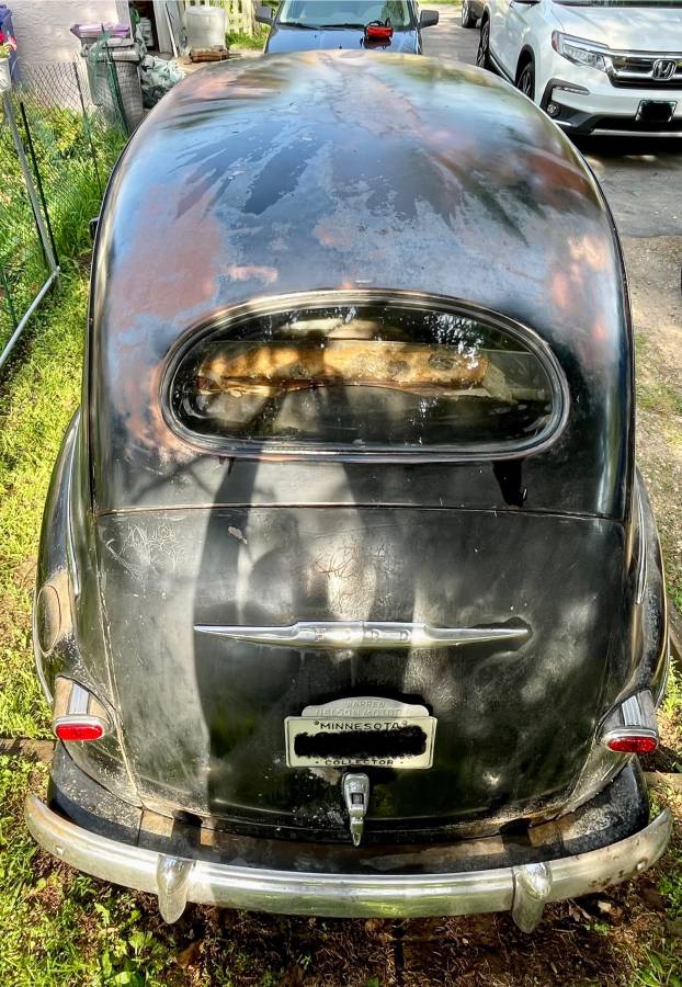 Ford-super-deluxe-1947-black-9