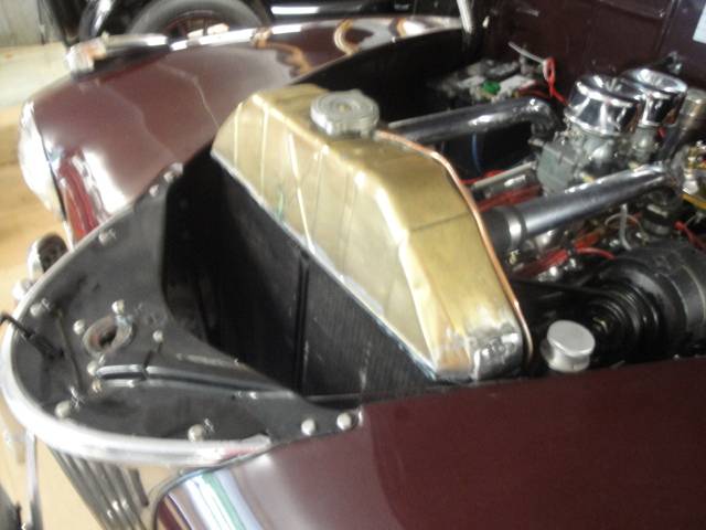 Ford-super-deluxe-convertible-1941-red-14