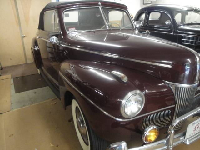 Ford-super-deluxe-convertible-1941-red