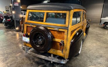 Ford-super-deluxe-woody-1941-brown-12
