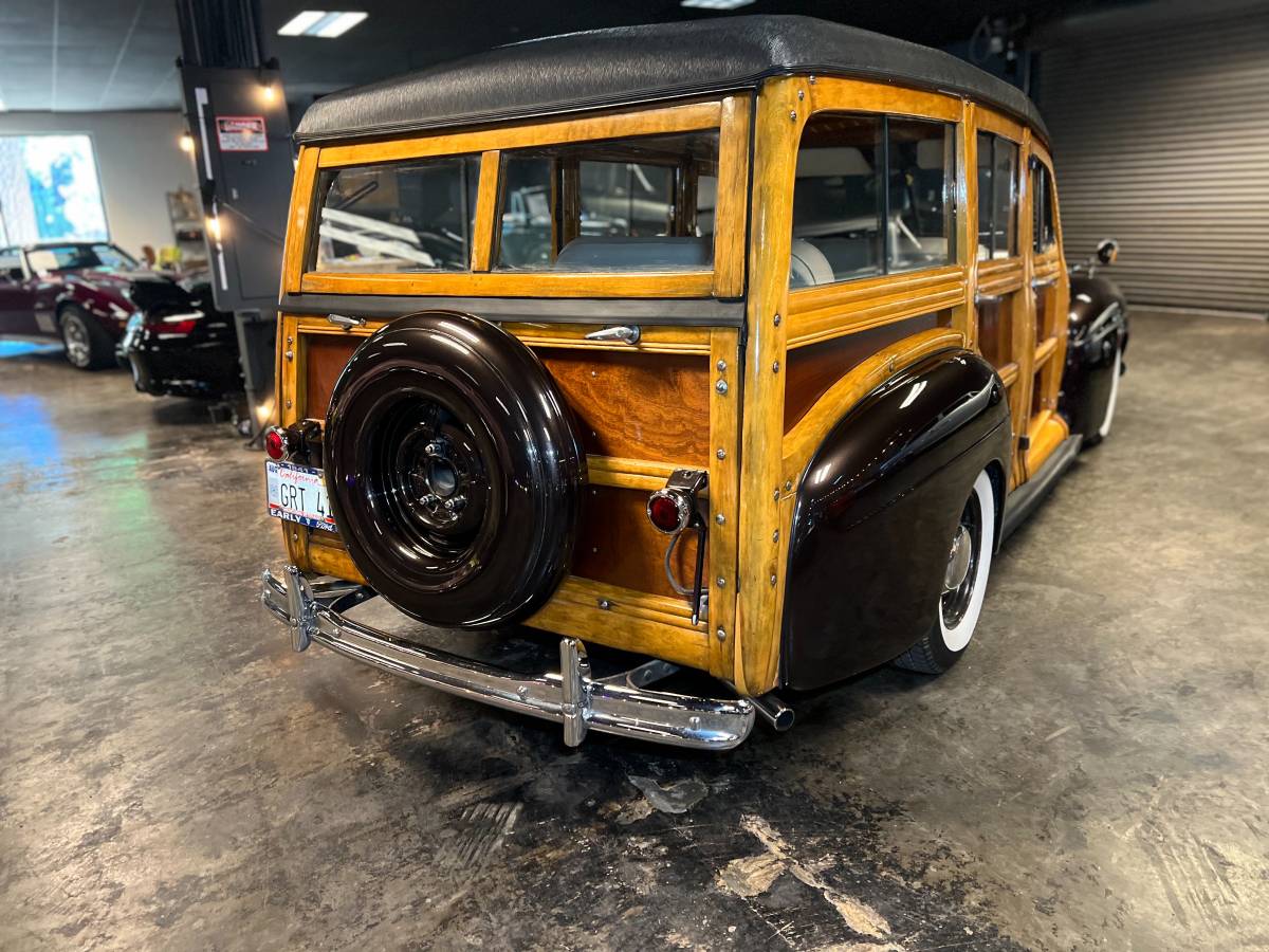 Ford-super-deluxe-woody-1941-brown-13