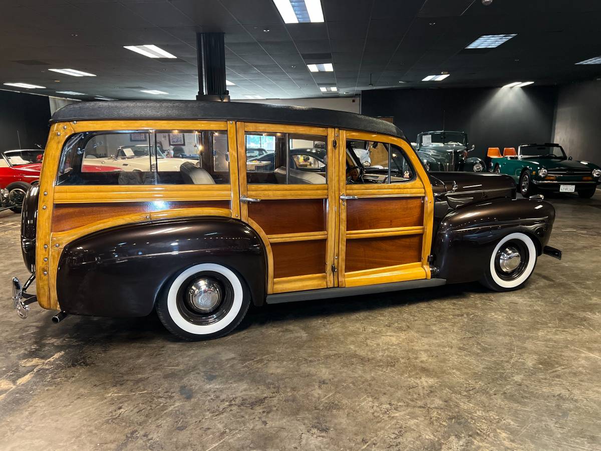 Ford-super-deluxe-woody-1941-brown-14