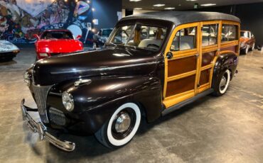 Ford-super-deluxe-woody-1941-brown