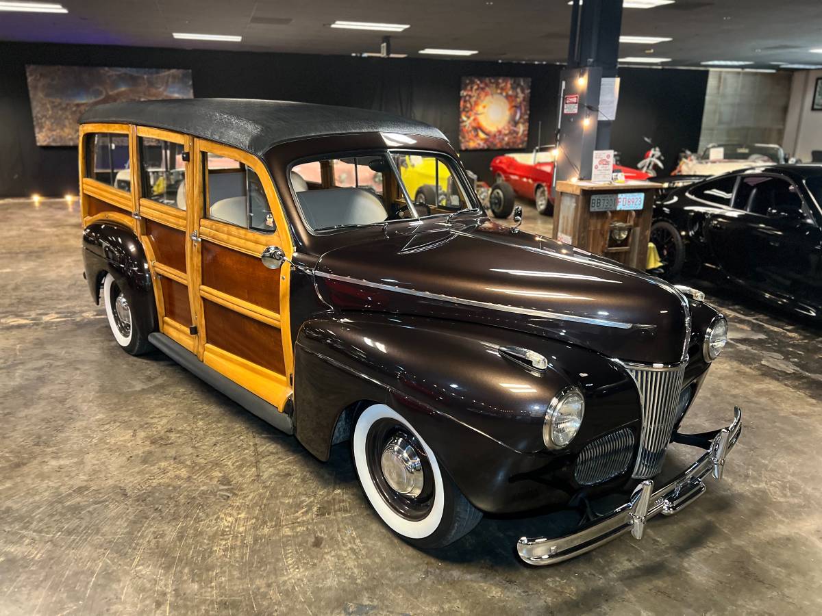 Ford-super-deluxe-woody-1941-brown-6