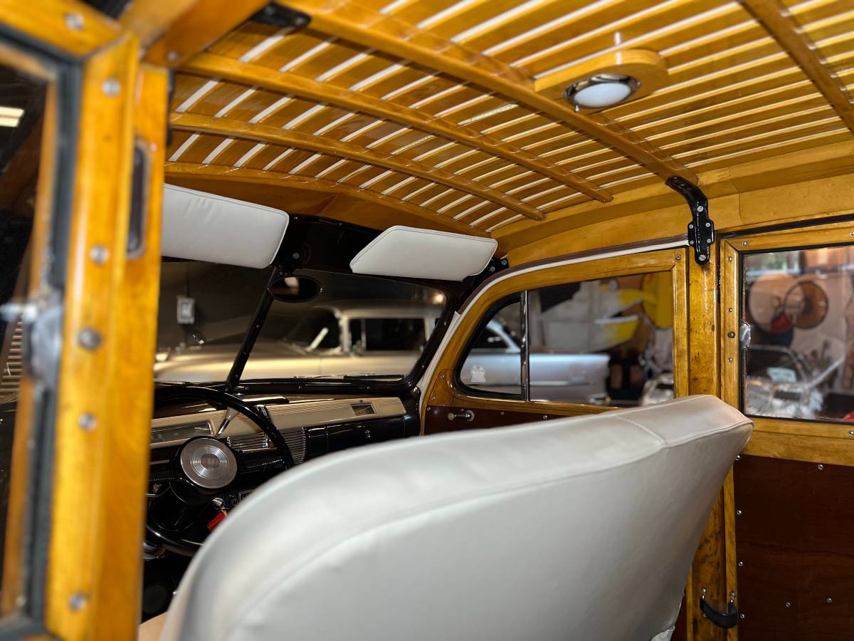 Ford-super-deluxe-woody-1941-brown-9