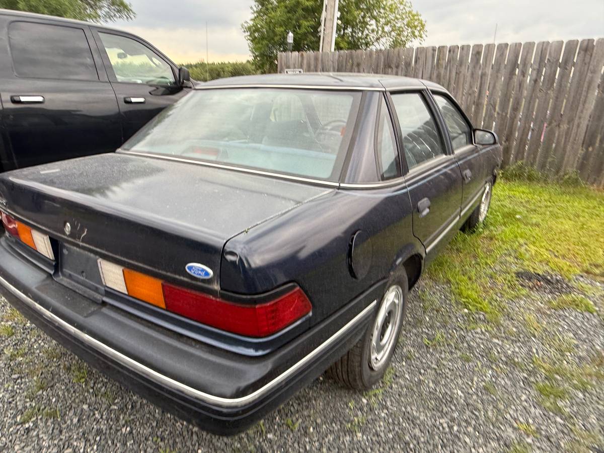 Ford-tempo-1989-blue-1