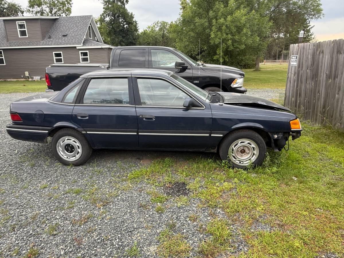 Ford-tempo-1989-blue