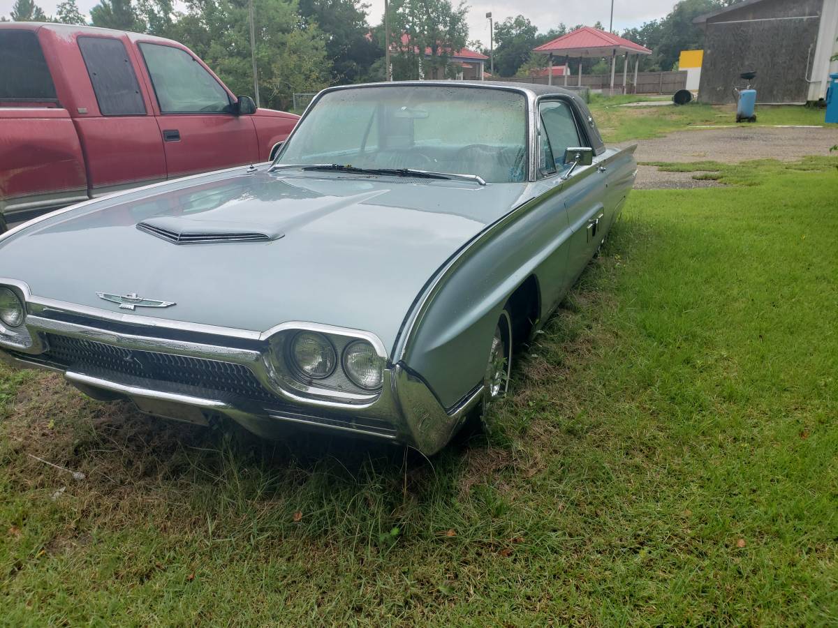 Ford-thunderbird-2-dr-coupe-landau-edition-1963-green-1