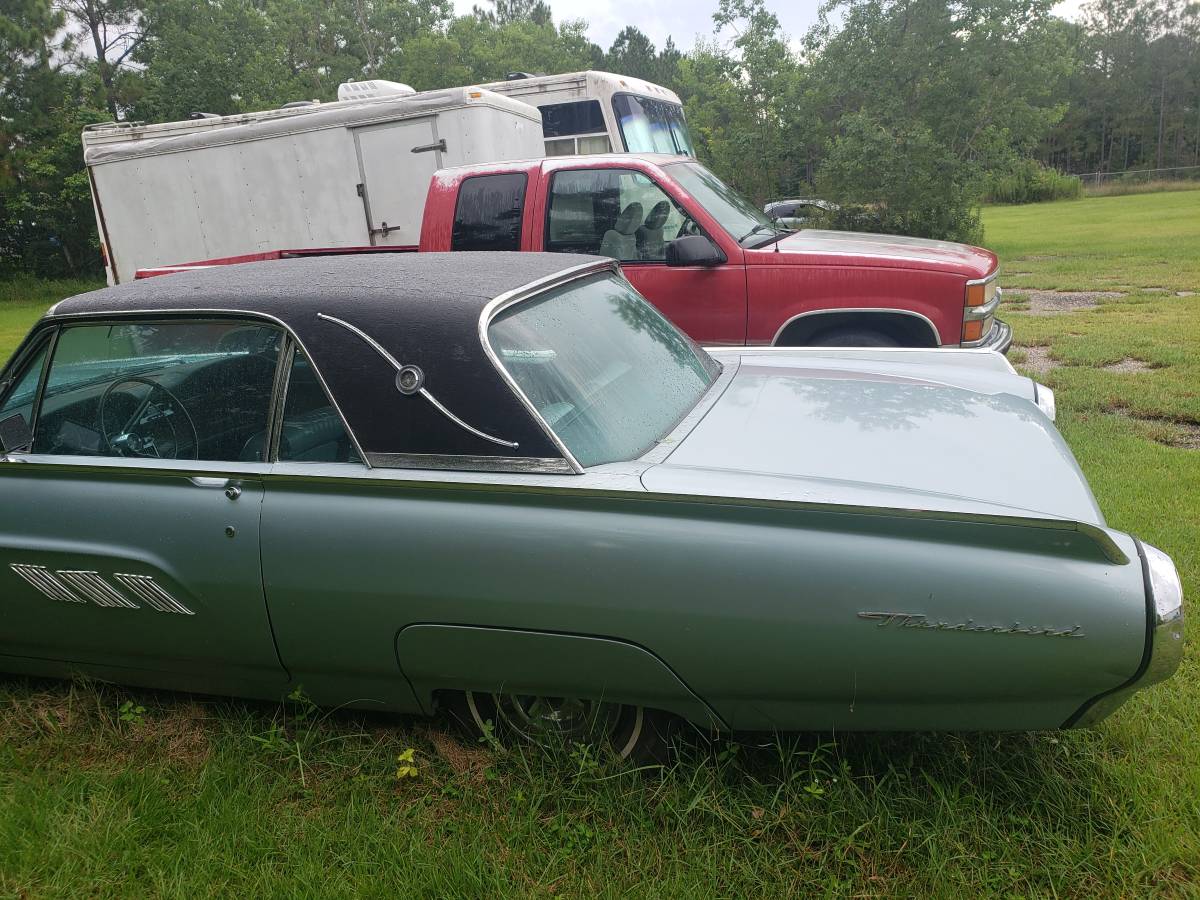 Ford-thunderbird-2-dr-coupe-landau-edition-1963-green-12